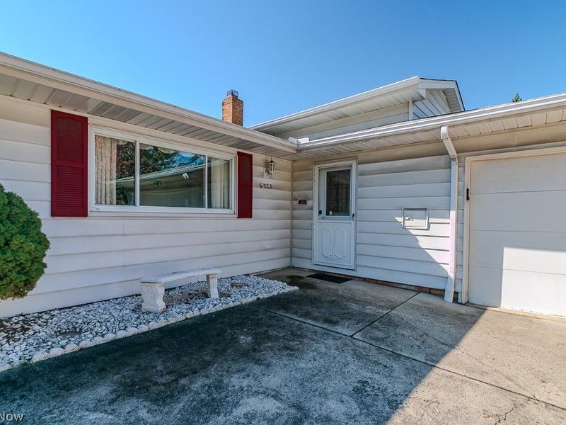 6372 Ridgebury Boulevard, Mayfield Heights, OH 44124 Photo 3