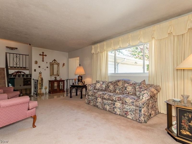6372 Ridgebury Boulevard, Mayfield Heights, OH 44124 Photo 5