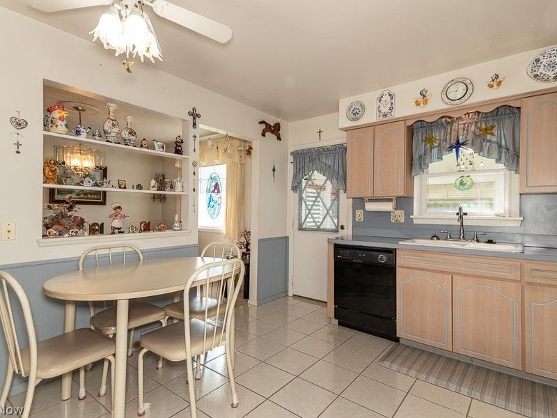 6372 Ridgebury Boulevard, Mayfield Heights, OH 44124 Photo 9