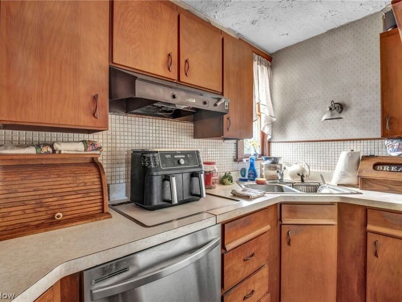 3919 Robert Avenue, Cleveland, OH 44109 Photo 13