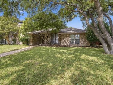 9947 Chimney Hill Lane, Dallas, TX 75243