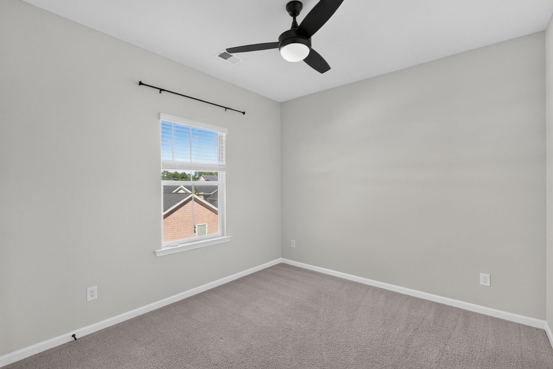 226 Midtown Avenue Photo 31