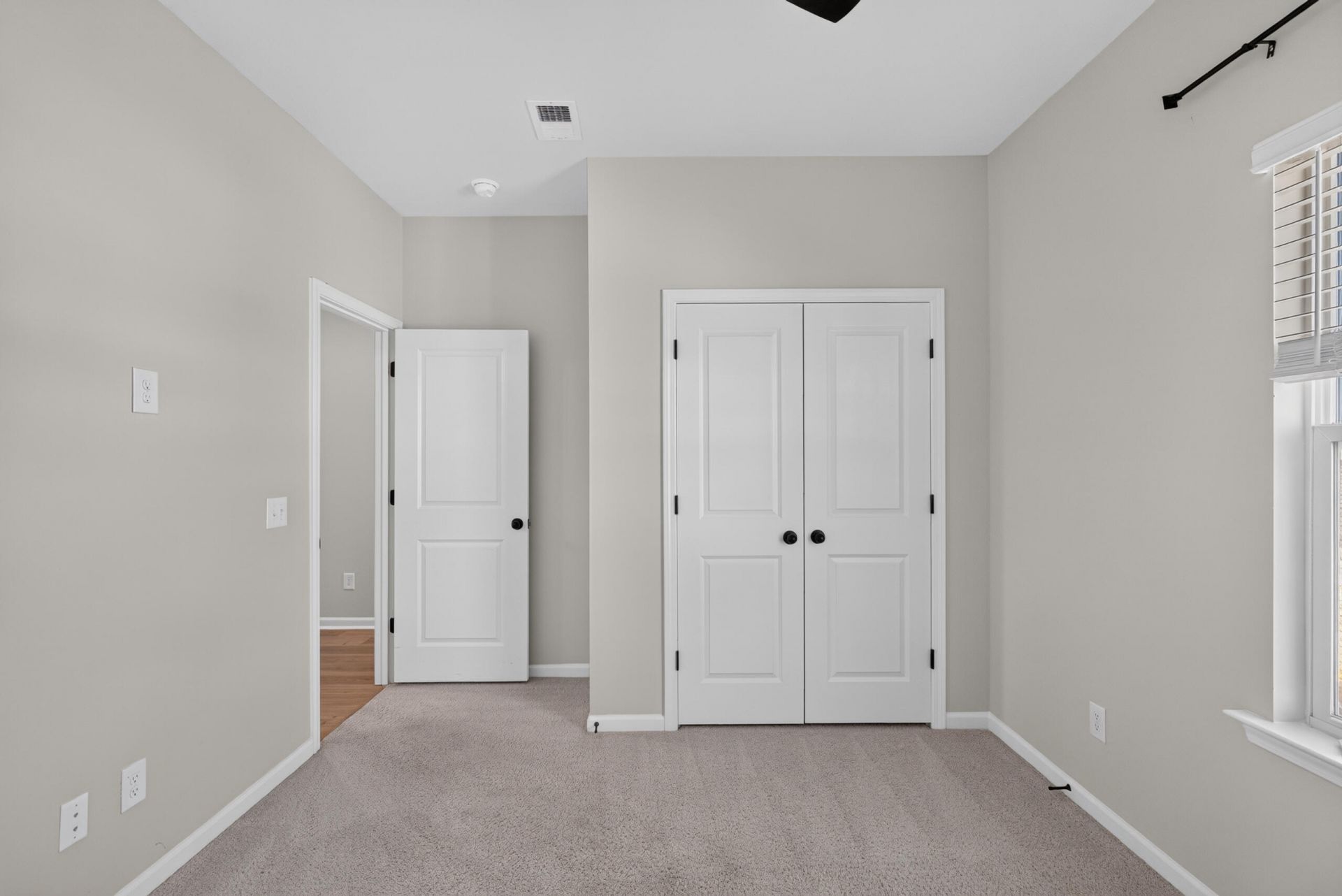 226 Midtown Avenue Photo 32