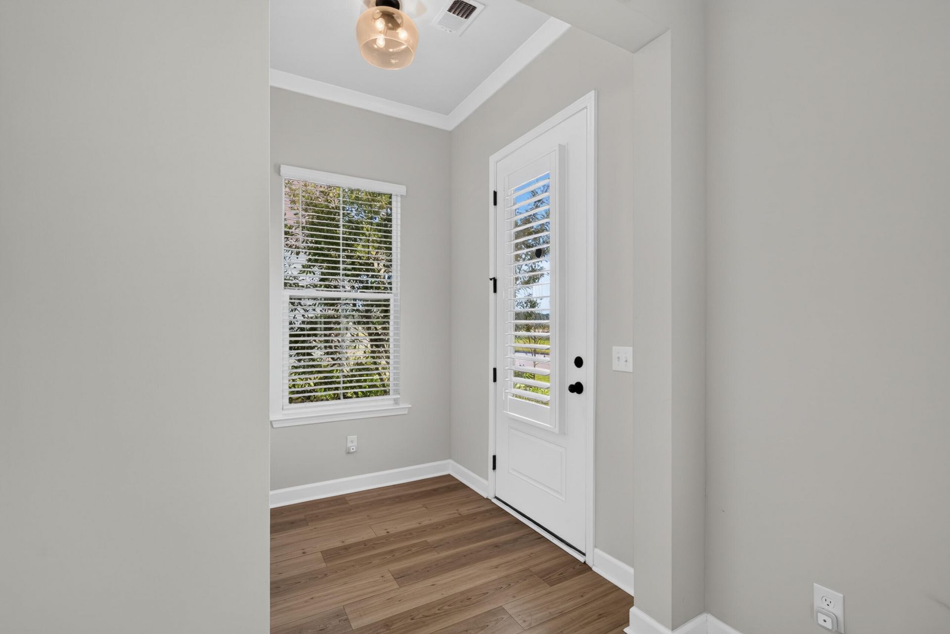 226 Midtown Avenue Photo 9