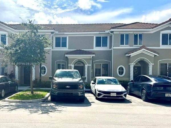1042 SE 23rd Ter , Homestead, FL 33035