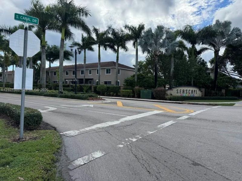 1042 SE 23rd Ter , Homestead, FL 33035 Photo