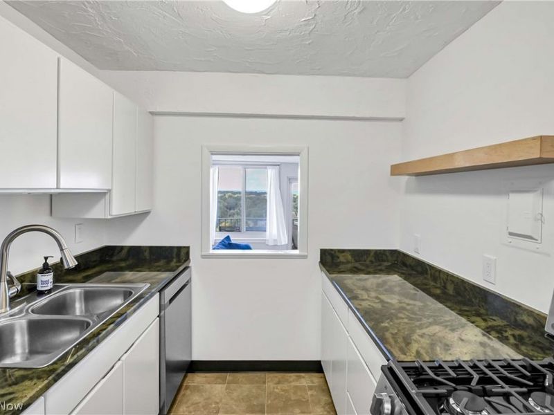 12900 Lake Avenue, Unit 1821, Lakewood, OH 44107 Photo 5