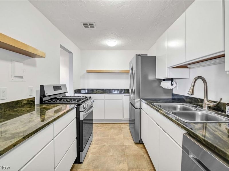 12900 Lake Avenue, Unit 1821, Lakewood, OH 44107 Photo 6
