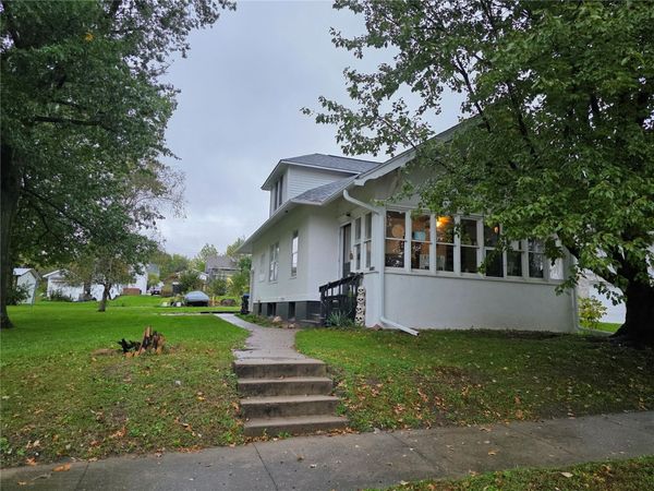 2004 11th Avenue, Belle Plaine, IA 52208