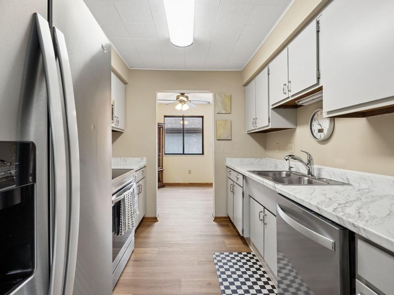 6261 Braiden Court, Unit B, Columbus, OH 43213 Photo 12