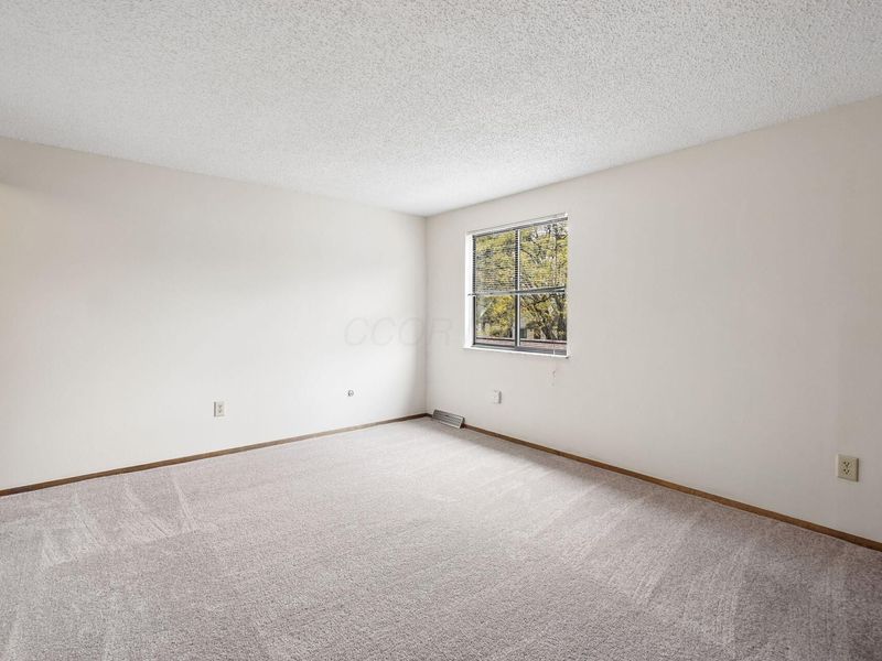 6261 Braiden Court, Unit B, Columbus, OH 43213 Photo 23