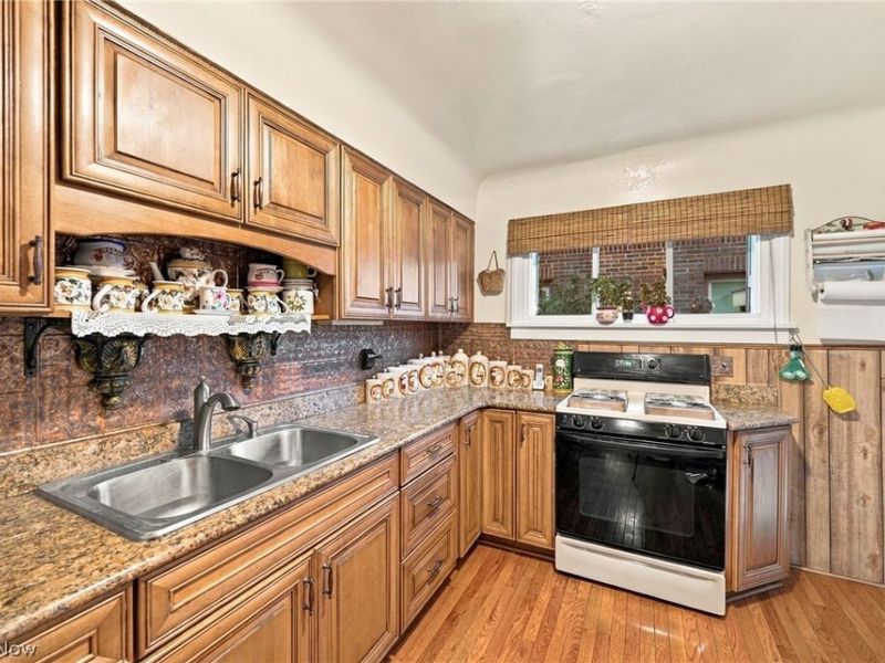 17816 Woodbury Avenue, Cleveland, OH 44135 Photo 11
