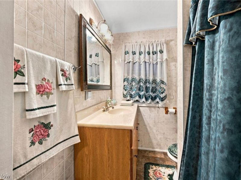 17816 Woodbury Avenue, Cleveland, OH 44135 Photo 16