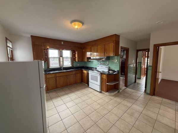 9 Shamrock St, Unit 3, Worcester, MA 01605
