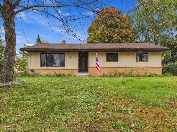 228 S Regis Rd, Saukville, WI 53080