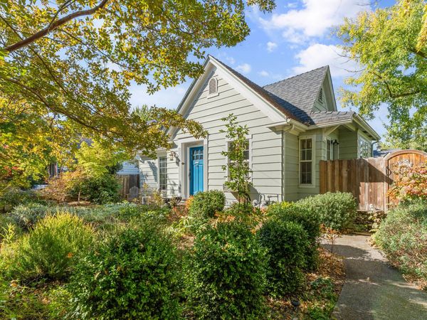 16 Ashland Avenue, Medford, OR 97504