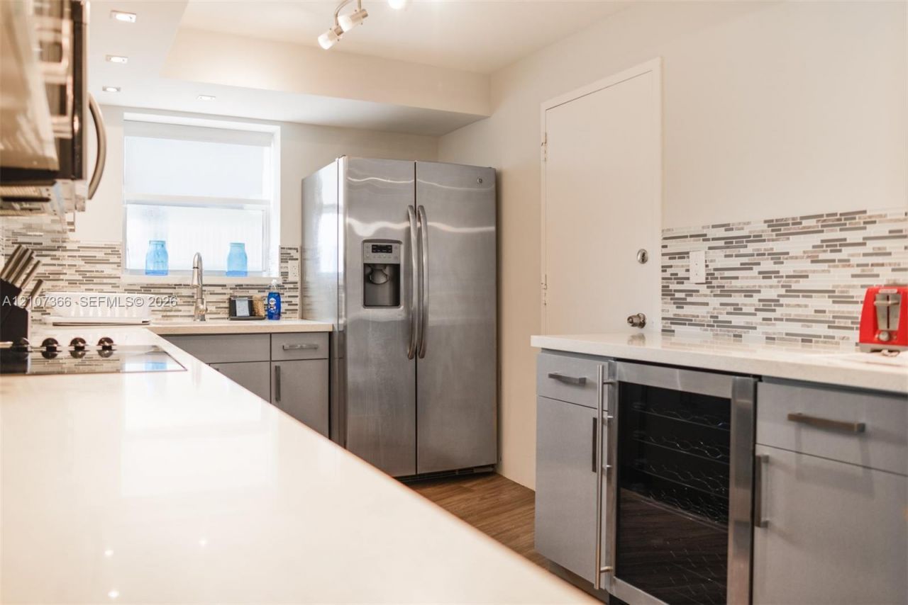 6039 Collins Ave , Unit 937, Miami Beach, FL 33140 Photo