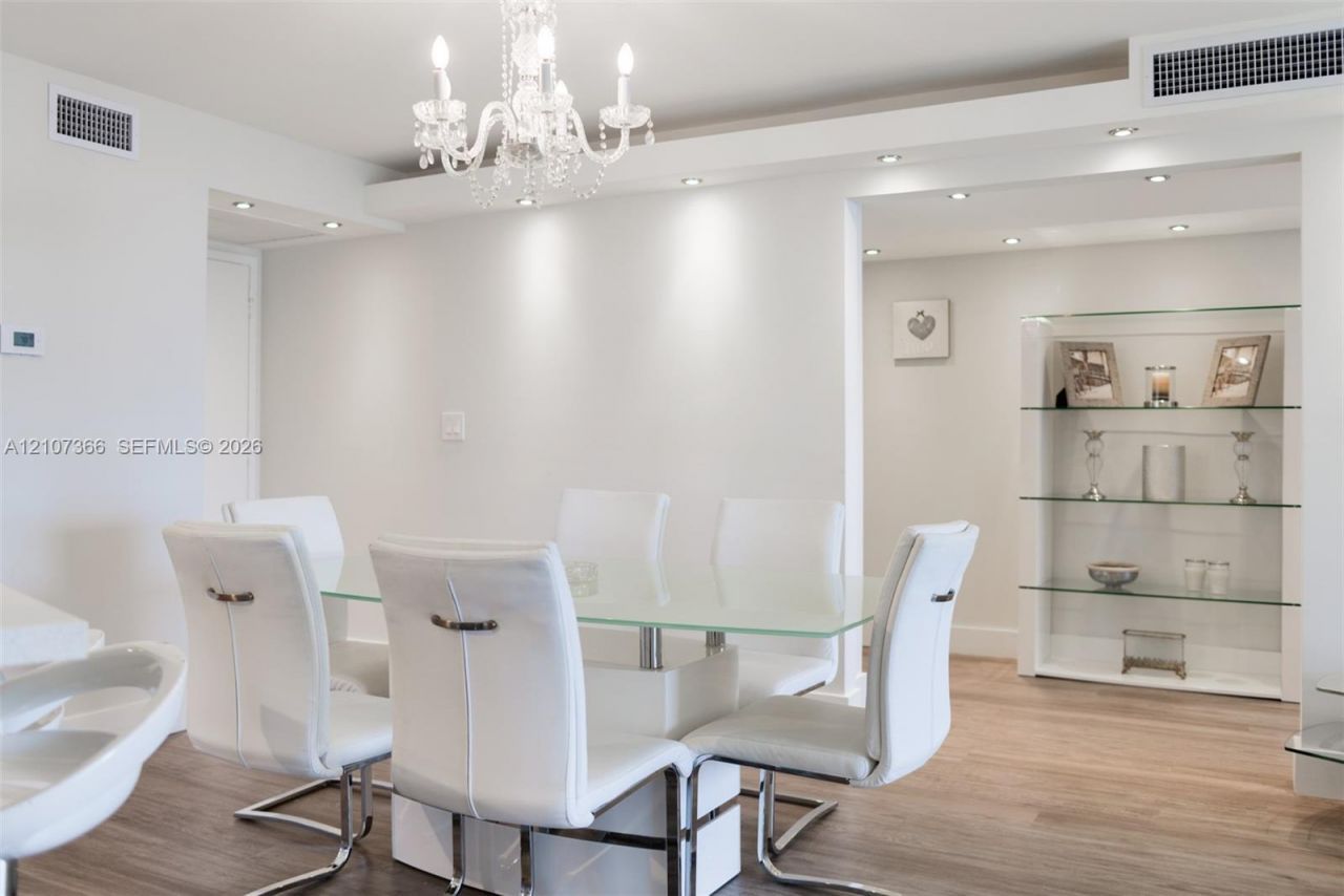 6039 Collins Ave , Unit 937, Miami Beach, FL 33140 Photo