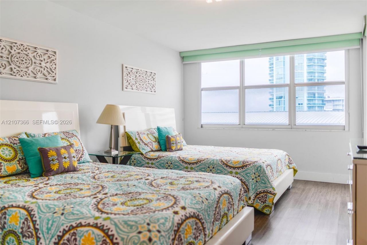 6039 Collins Ave , Unit 937, Miami Beach, FL 33140 Photo