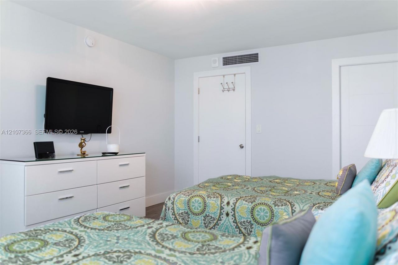 6039 Collins Ave , Unit 937, Miami Beach, FL 33140 Photo