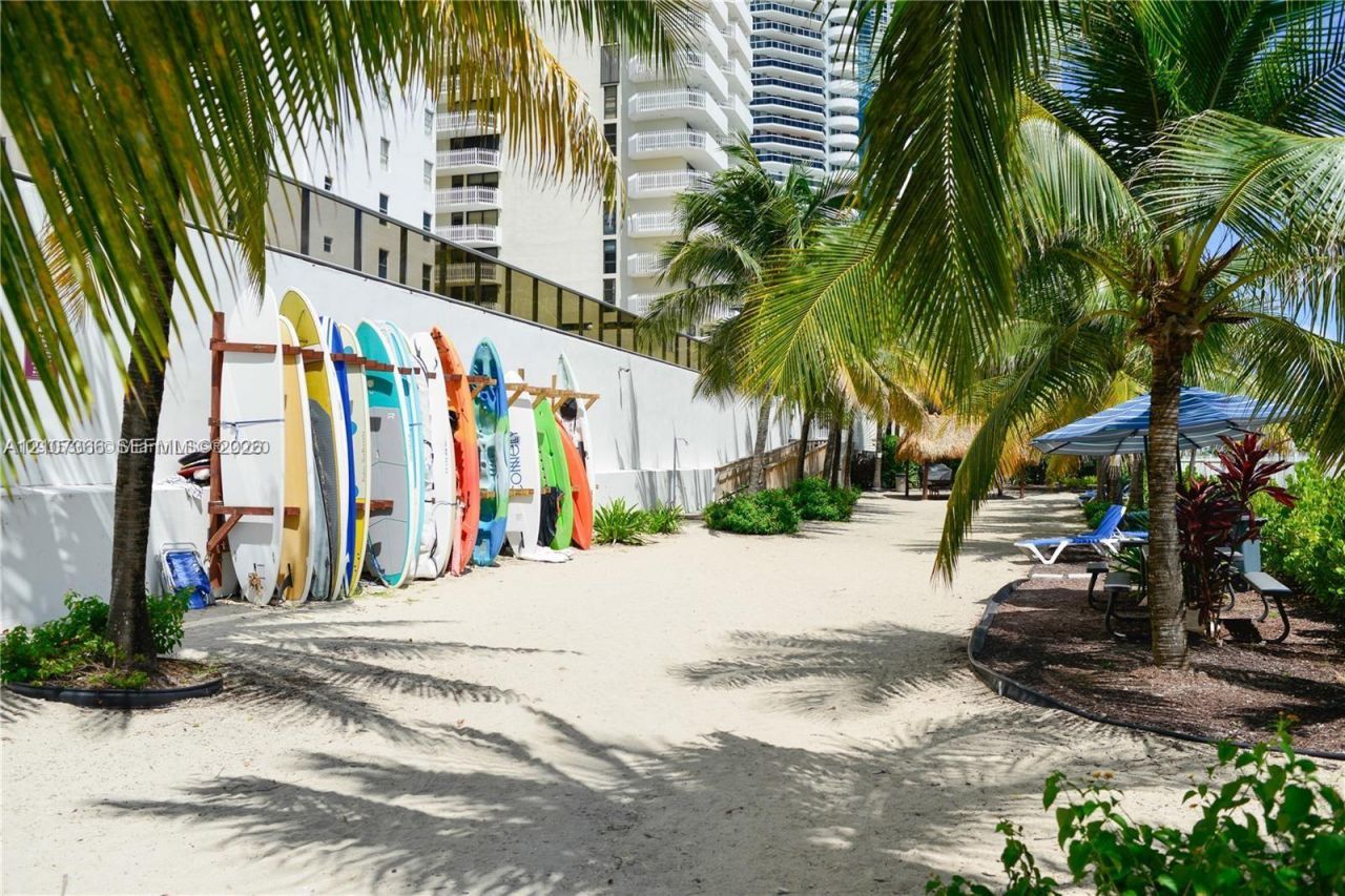 6039 Collins Ave , Unit 937, Miami Beach, FL 33140 Photo