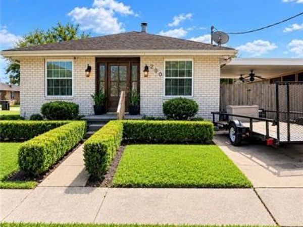 200 W URQUHART Street, Chalmette, LA 70043