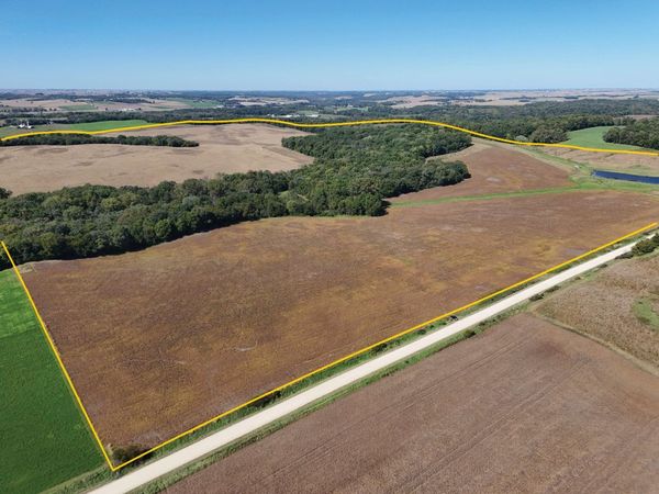 2933 285th Ave. , Hopkinton, IA 52237