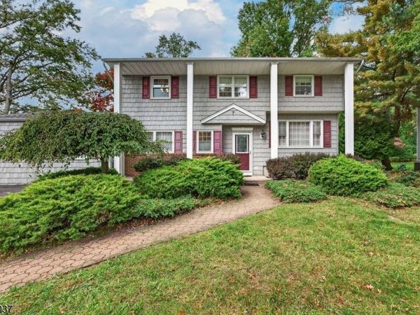 7 Maxal St, Green Brook, NJ 08812