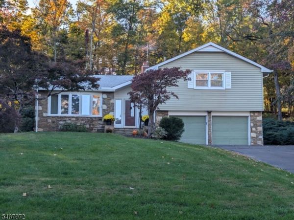 26 Fawn Dr, Raritan, NJ 08822