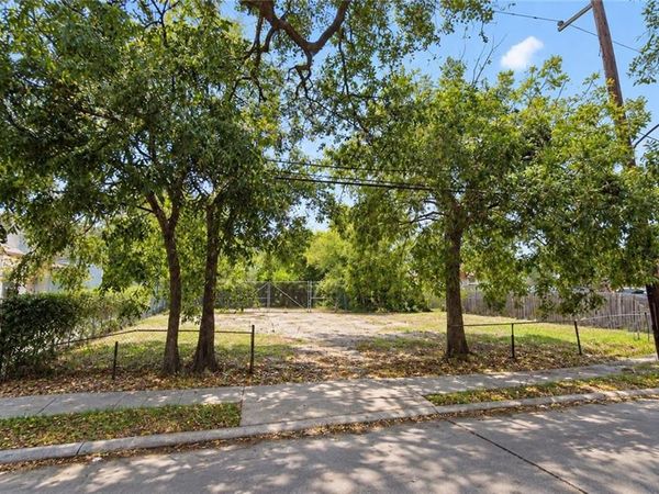 121 S ROCHEBLAVE Street , New Orleans, LA 70119