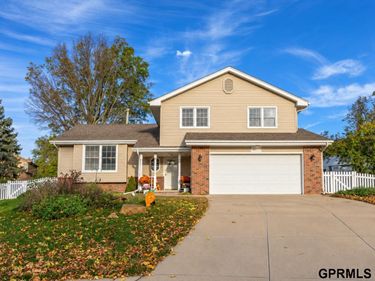1208 Castana Circle, Papillion, NE 68046