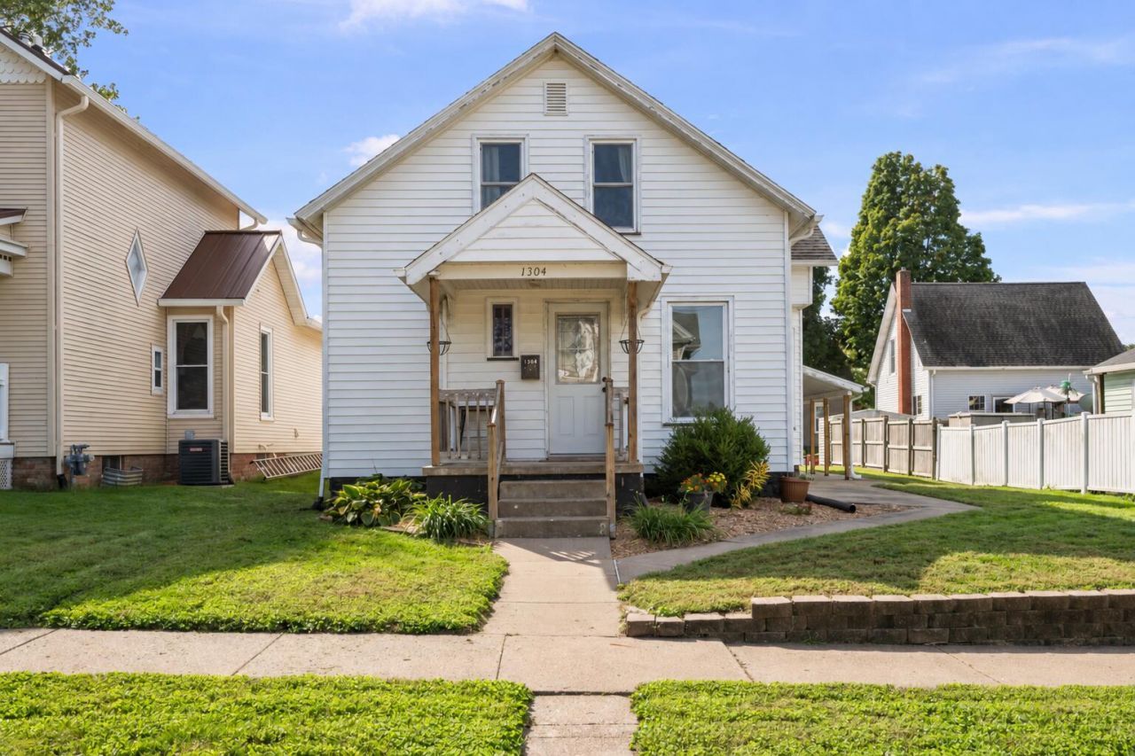 1304 Smalley, Muscatine, IA 52761 Main Photo