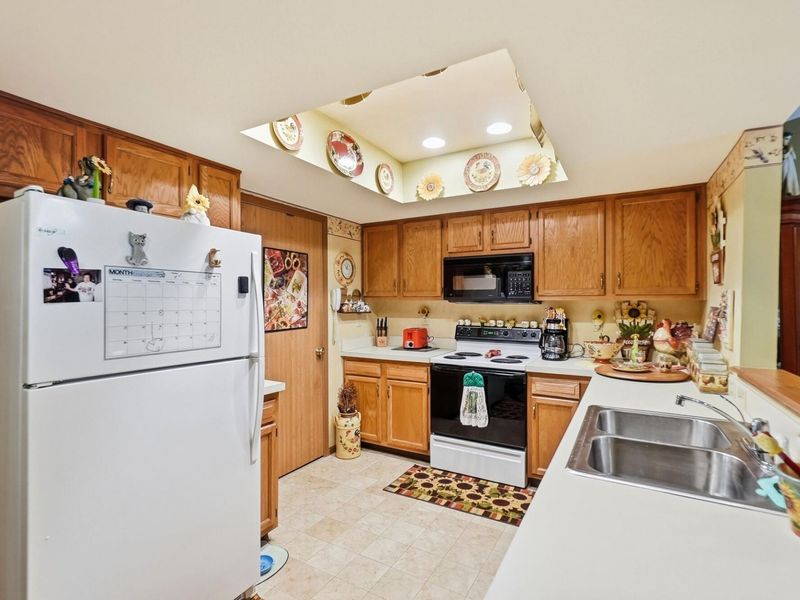 4466 White Leaf Way, Columbus, OH 43228 Photo 12