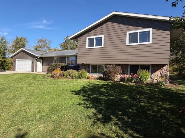 506 16th Avenue NE, Roseau, MN 56751