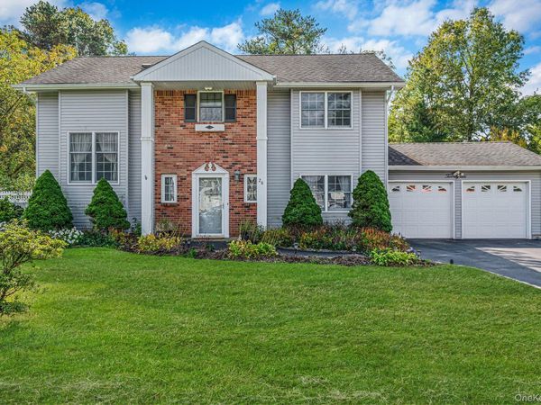 26 Bradley Drive , Shoreham, NY 11786