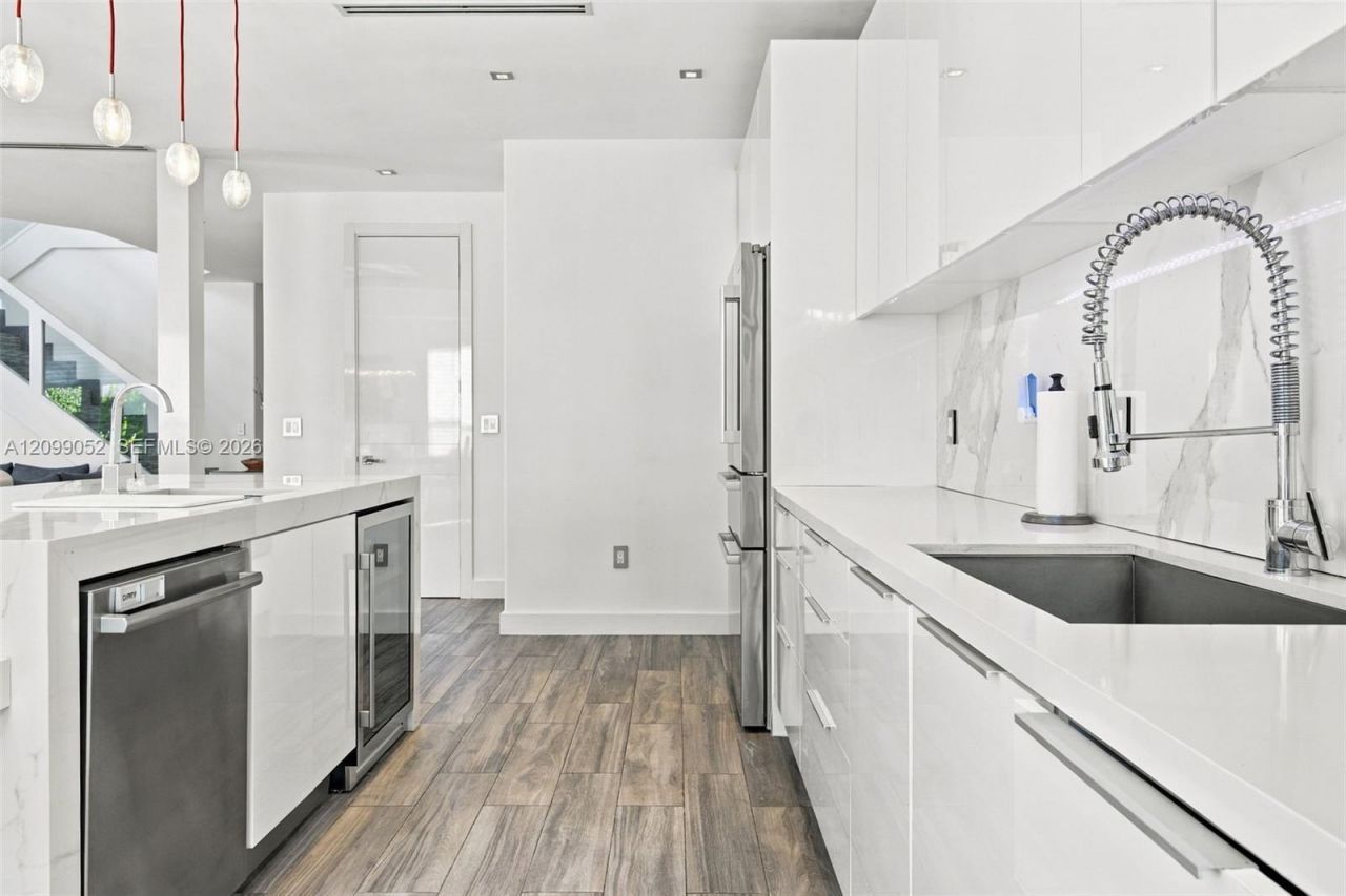 1516 Breakwater Ter , Hollywood, FL 33019 Photo