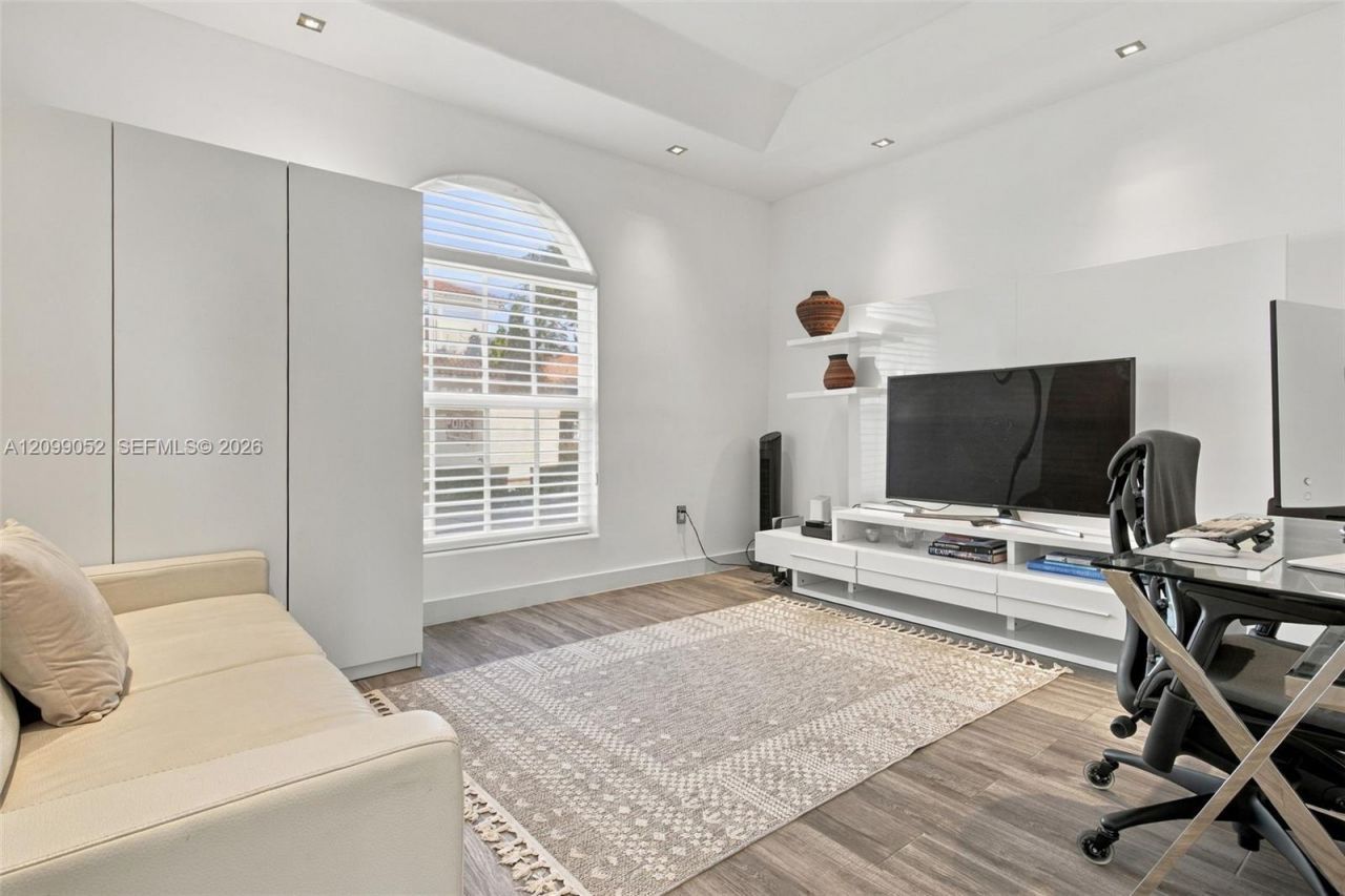 1516 Breakwater Ter , Hollywood, FL 33019 Photo