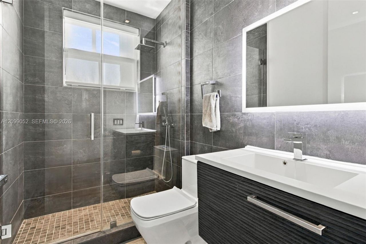 1516 Breakwater Ter , Hollywood, FL 33019 Photo