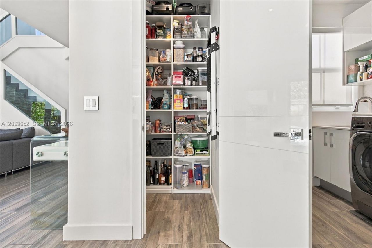 1516 Breakwater Ter , Hollywood, FL 33019 Photo