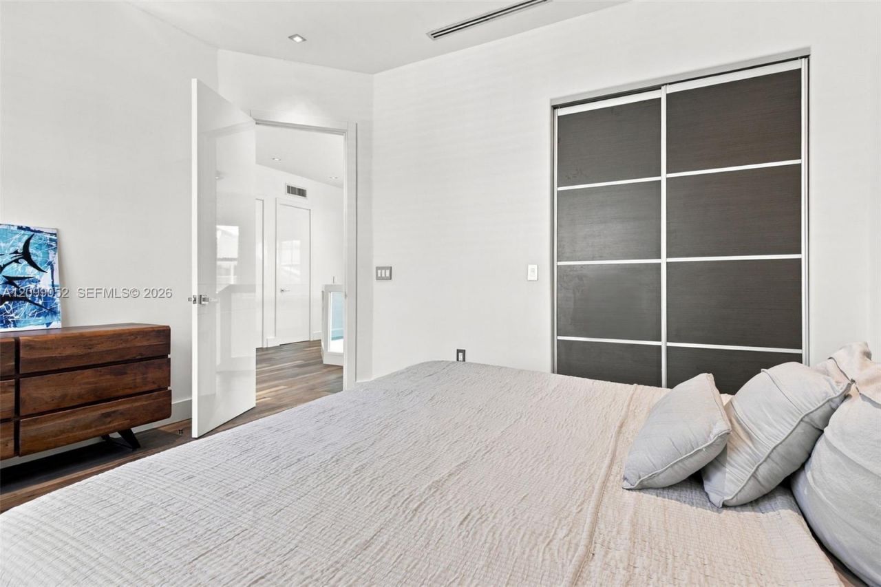 1516 Breakwater Ter , Hollywood, FL 33019 Photo