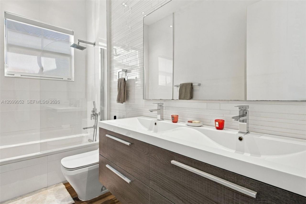 1516 Breakwater Ter , Hollywood, FL 33019 Photo