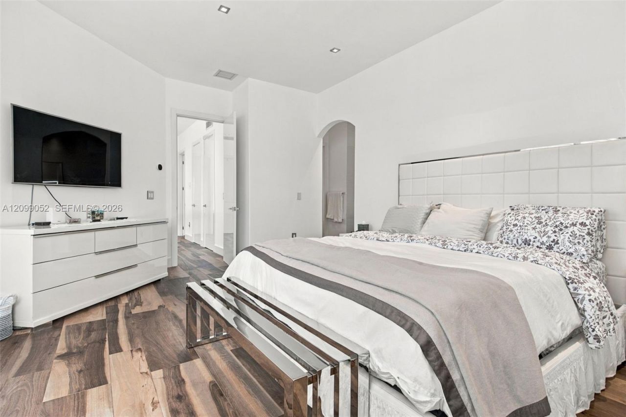 1516 Breakwater Ter , Hollywood, FL 33019 Photo