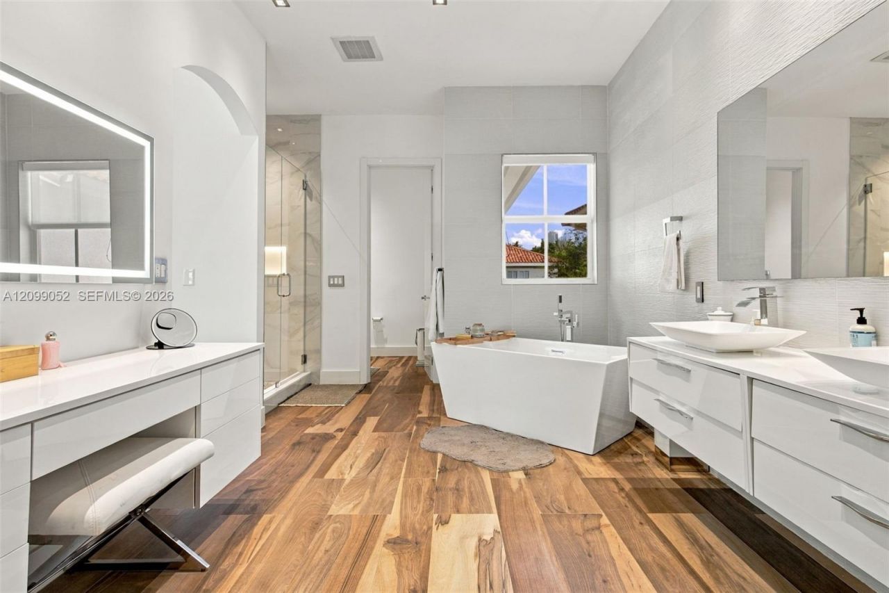1516 Breakwater Ter , Hollywood, FL 33019 Photo