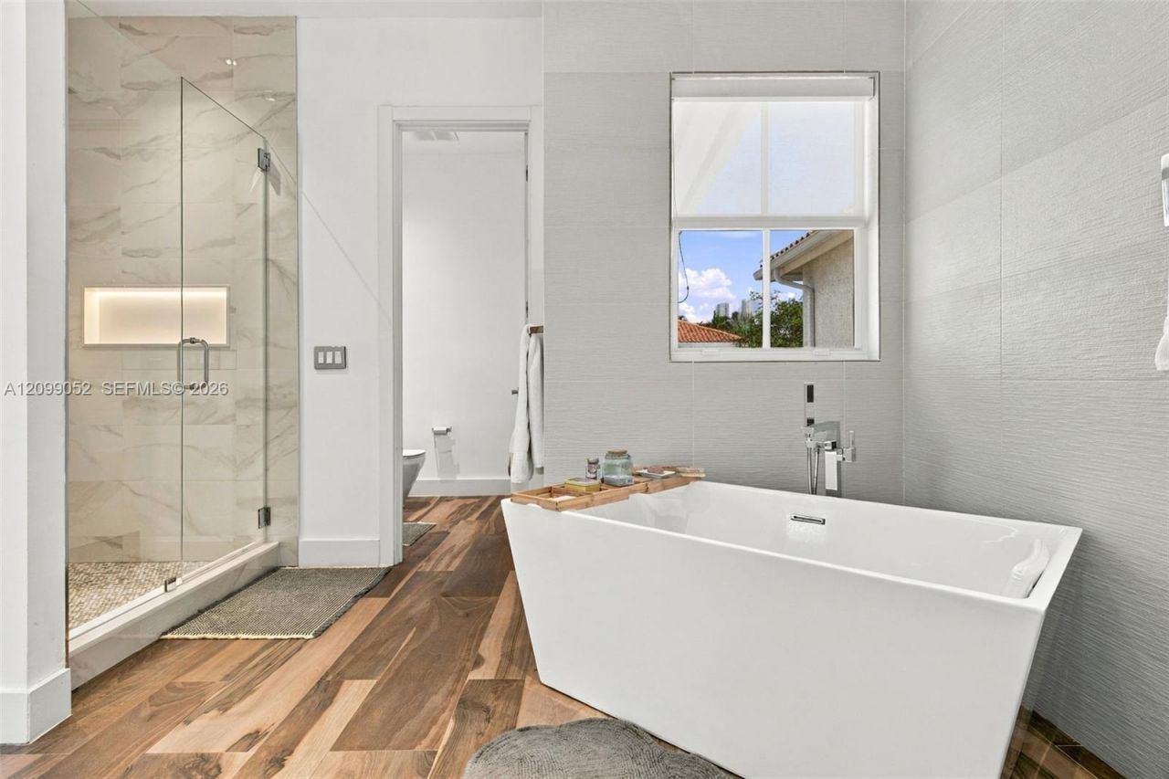 1516 Breakwater Ter , Hollywood, FL 33019 Photo