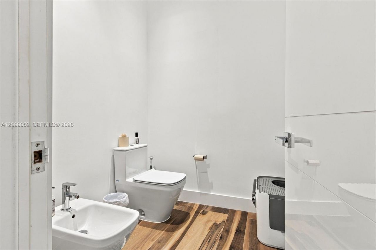 1516 Breakwater Ter , Hollywood, FL 33019 Photo