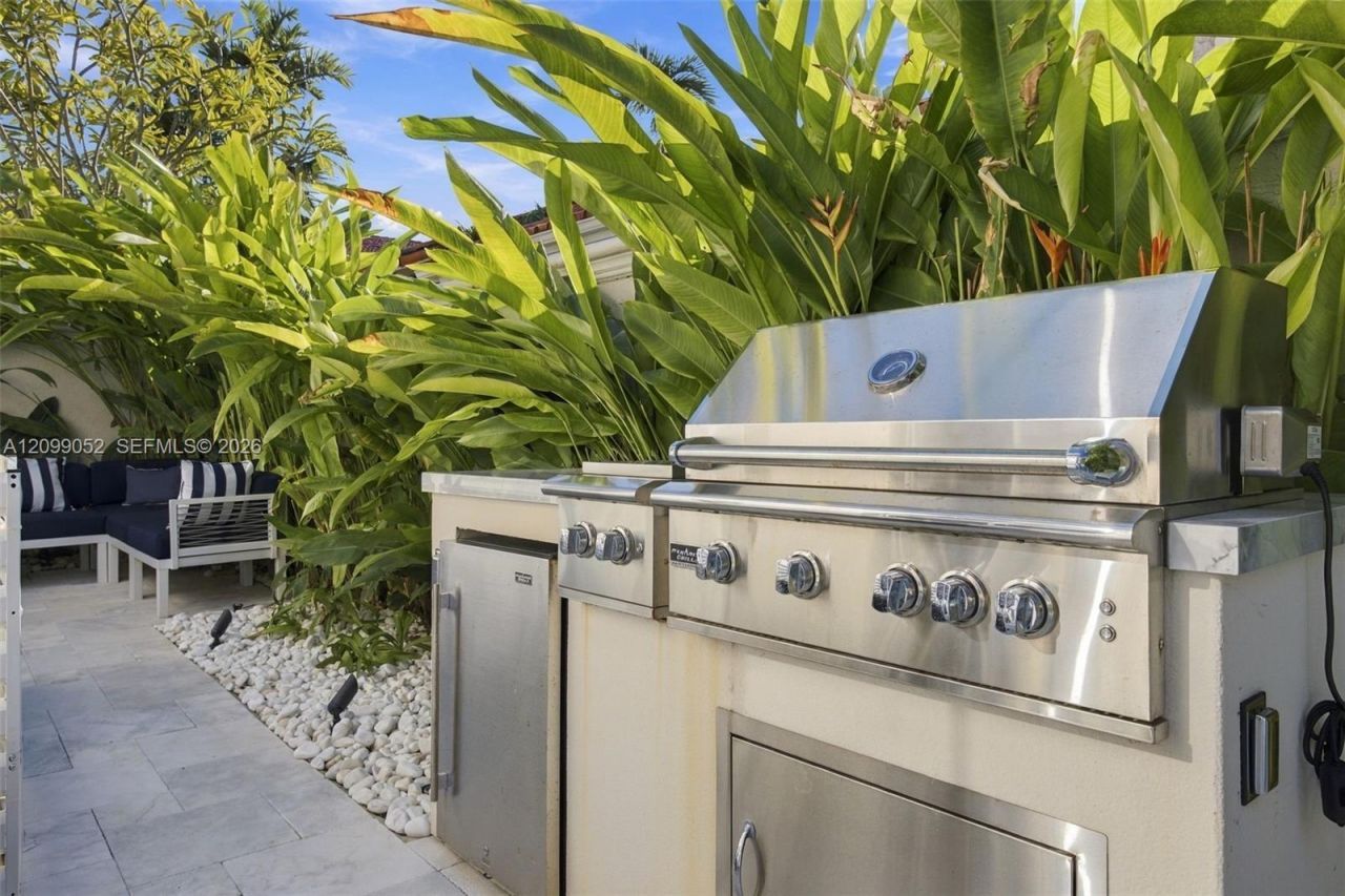 1516 Breakwater Ter , Hollywood, FL 33019 Photo