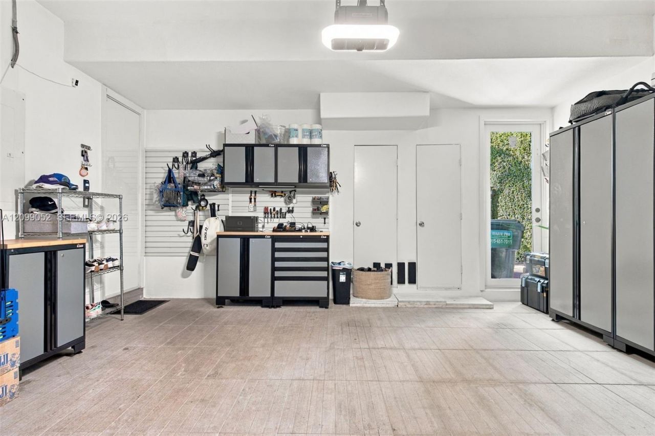 1516 Breakwater Ter , Hollywood, FL 33019 Photo