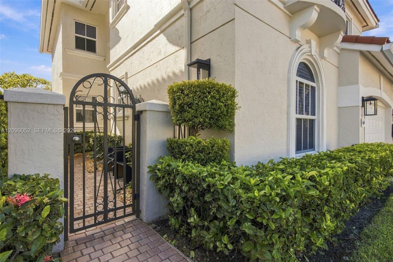 1516 Breakwater Ter , Hollywood, FL 33019 Photo