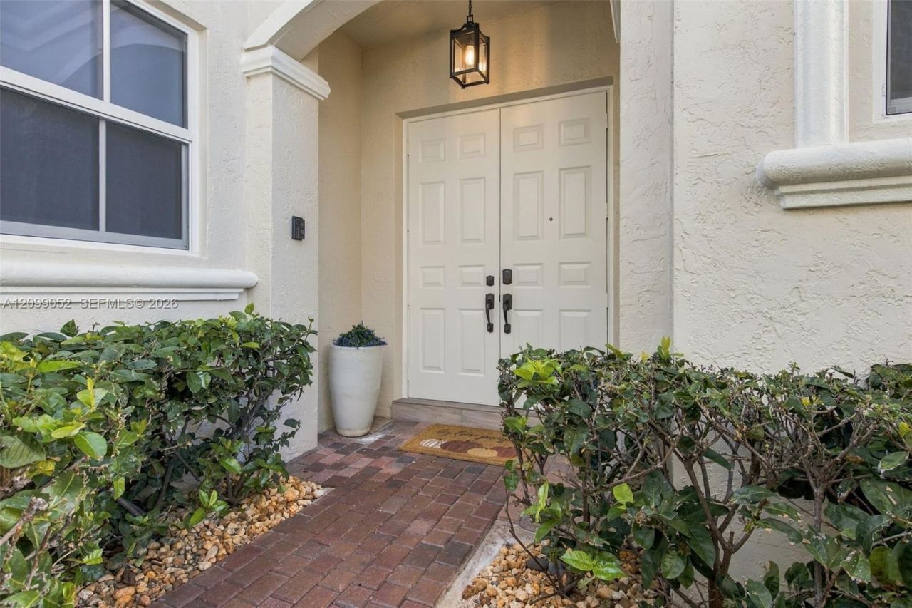 1516 Breakwater Ter , Hollywood, FL 33019 Photo