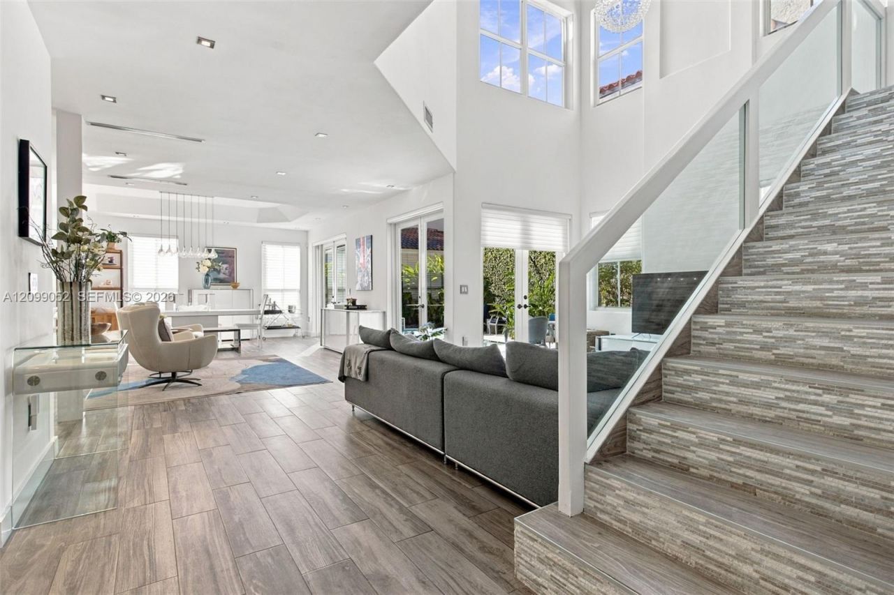 1516 Breakwater Ter , Hollywood, FL 33019 Photo